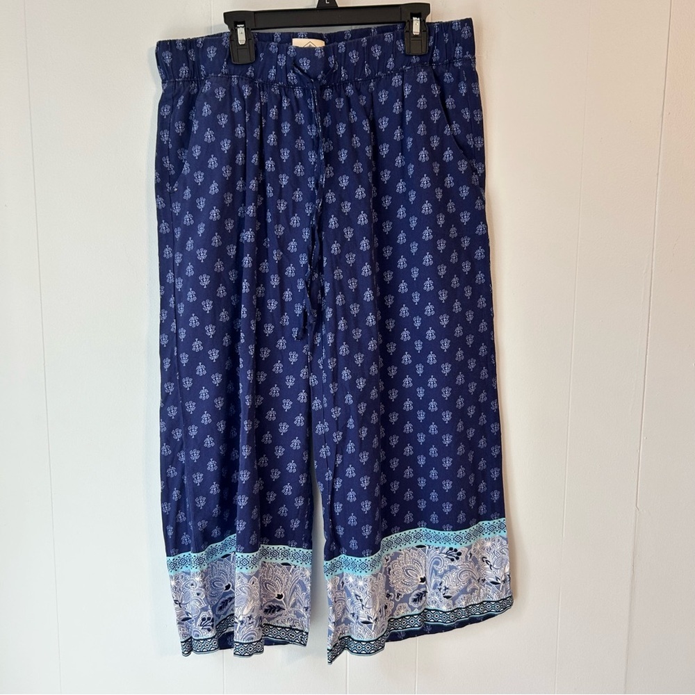 Women’s petite‎ medium Blue Patterned Wide-Leg Pants. New with out tags
